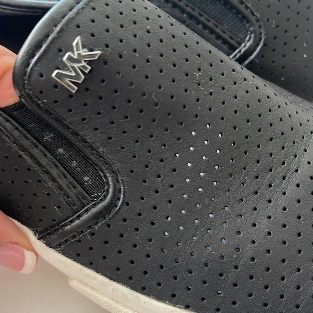 Michael Kors Black perforated slip on flats leather shoes size 6M - Picture 4 of 16